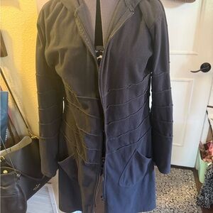 Elegant Black Fleece Zippered Coat with Triangular Hood